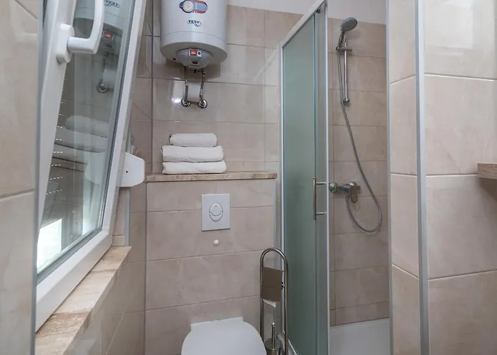 Marija 3* Τρογκίρ